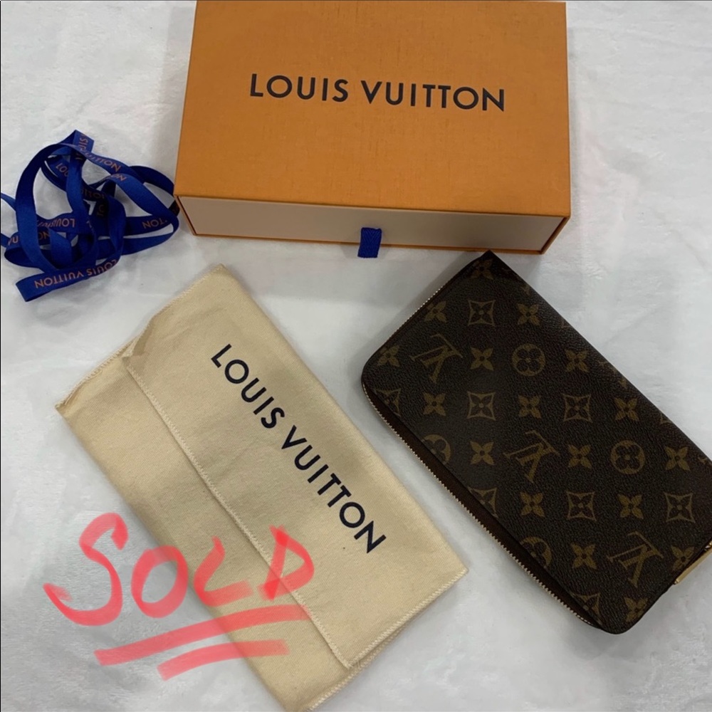 SOLD🔥Louis Vuitton🔥 ZIP Wallet